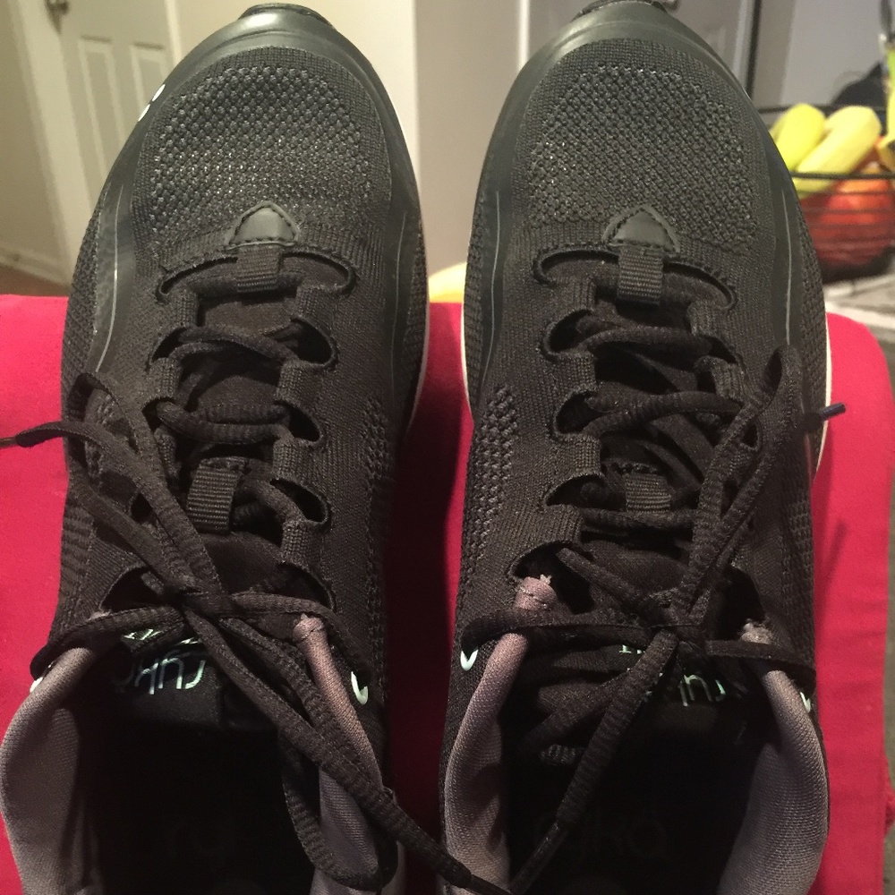 Sneakers - Picture 2 of 7